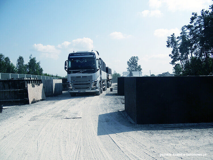 Transport szamb betonowych  w Kościanie